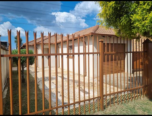 3 BEDROOM HOUSE FOR SALE IN SOSHANGUVE VV